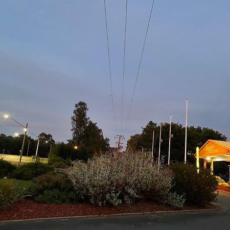 Byer Fountain Motor Inn Holbrook Exterior photo